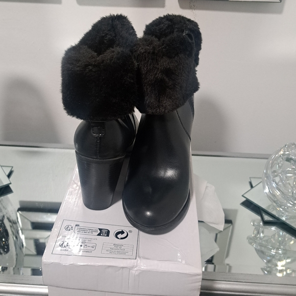 Shoes - Picture 2 of 3